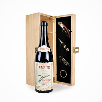 Wine & Accessories Gift Box Wine & Accessories Gift Box