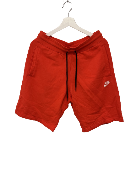 men red nike shorts