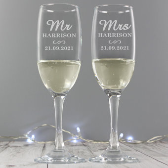 Personalised Mr & Mrs Pair of Flutes Wedding Gift Personalised Mr & Mrs Pair of Flutes Wedding Gift