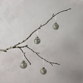 Set of 4 Silver Recycled Glass Christmas Tree Baubles Set of 4 Silver Recycled Glass Christmas Tree Baubles