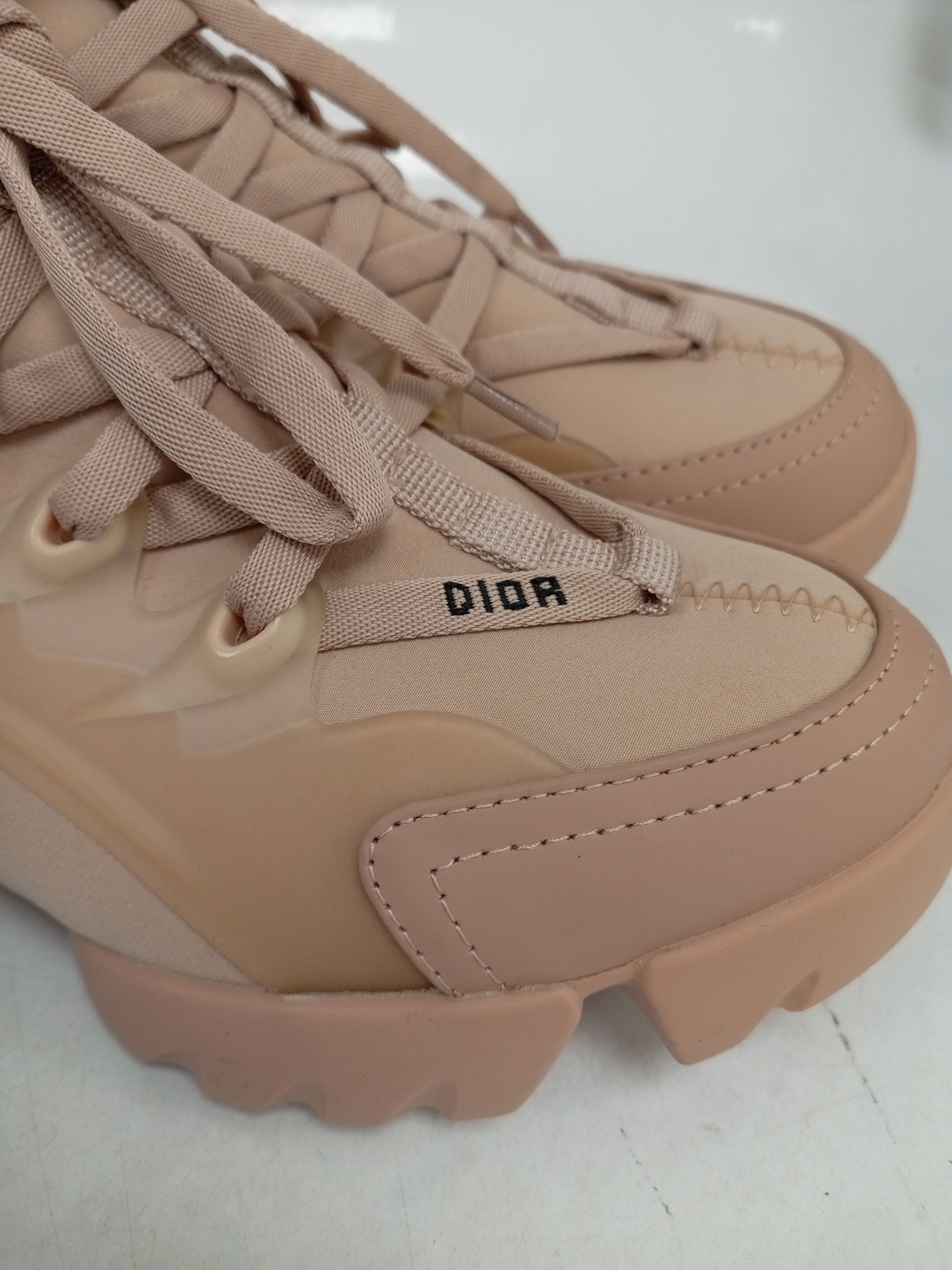 Dior nude sneakers hot sale